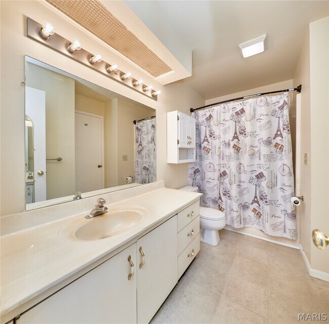 Building Photo - 61 Woodlake Ct
