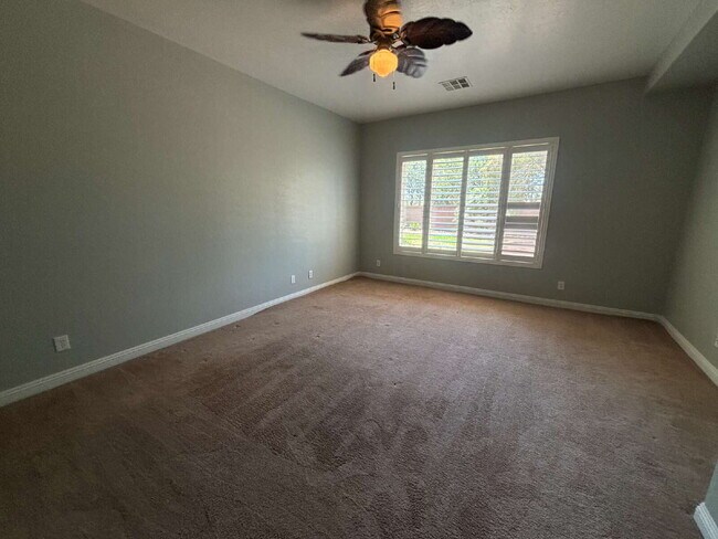 Building Photo - 5-Bed Retreat with Granite Elegance & Cozy Fireplace – 3690 Sq Ft of Comfort in Las Vegas with a ...