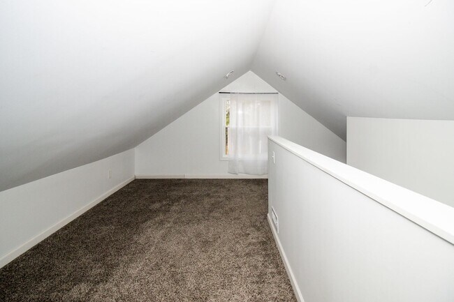 Building Photo - 17645 Lakeport Ave