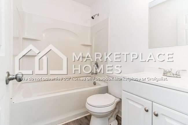 Building Photo - 2247 Onslow Dr