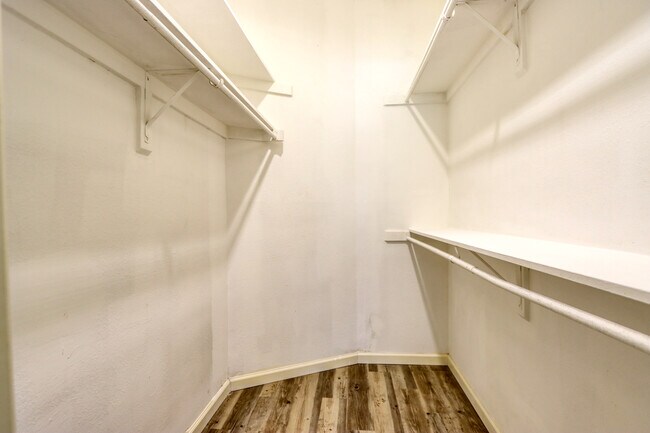 Building Photo - 317 Benjamin St