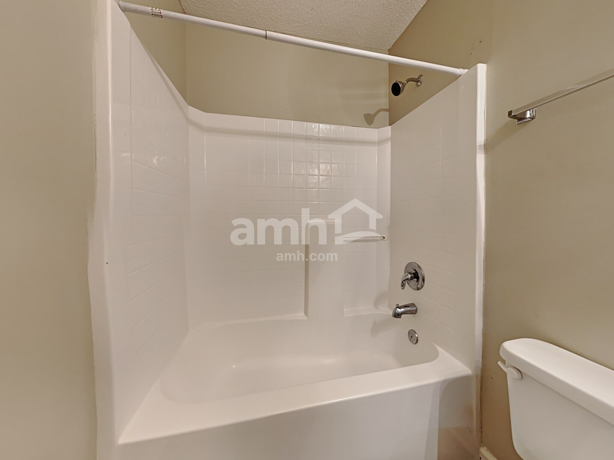 Building Photo - 8788 Red Oak Dr