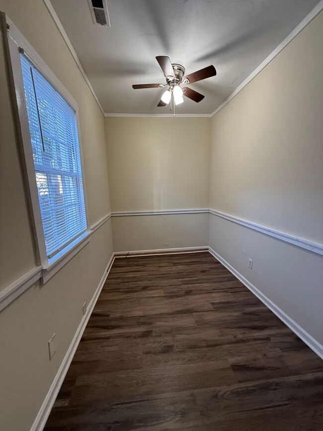 Building Photo - DOWNTOWN WILMINGTON - 3 Bedroom & 1 Bath -...