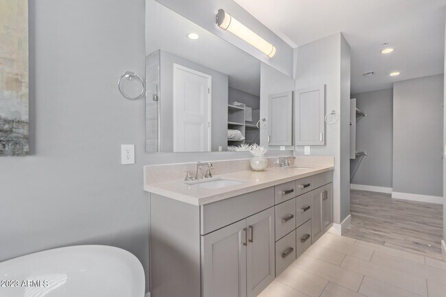 Building Photo - 7550 E Osborn Rd