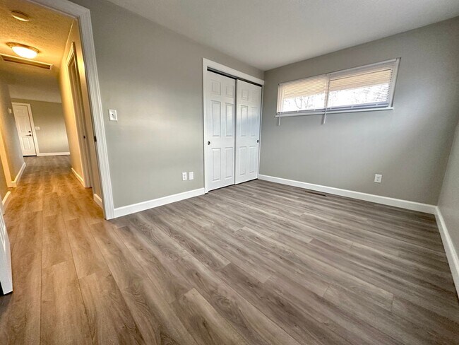 Building Photo - 401 Orangewood Dr