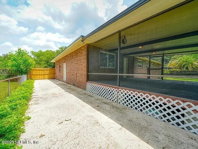 Building Photo - 6446 Ish Brant Rd S