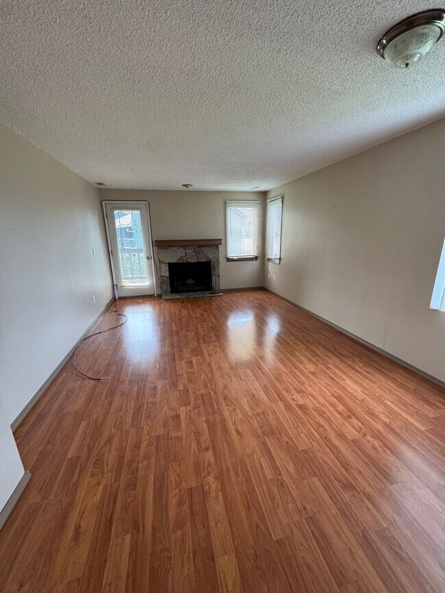 Building Photo - 10245 Jamestown Dr