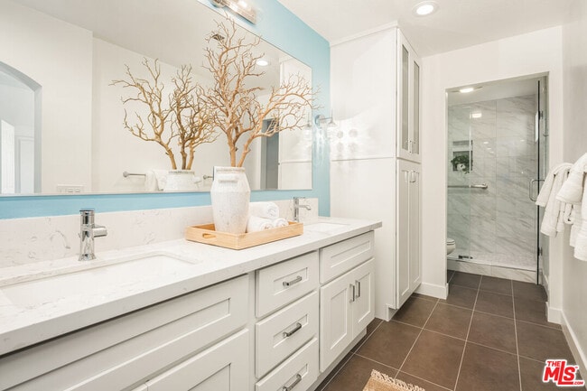 Building Photo - 4643 E 4th St