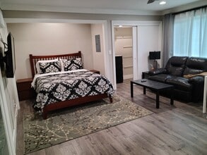 Building Photo - 1850 Lucille Ln