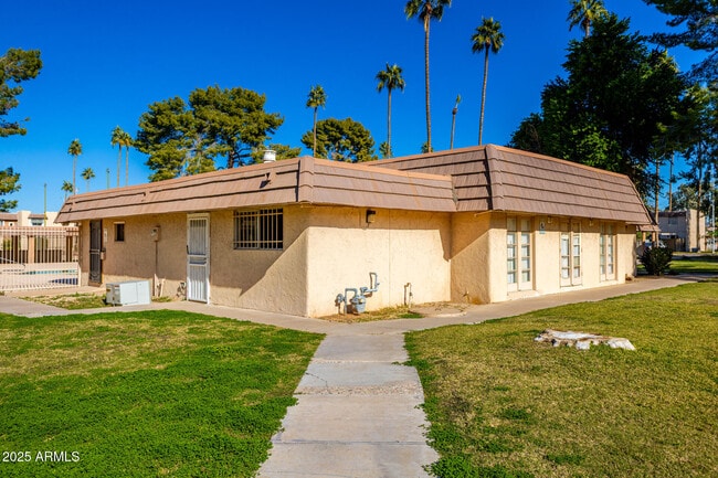 Building Photo - 7126 N 19th Ave