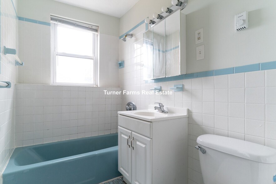 Building Photo - 402A Highland Ave