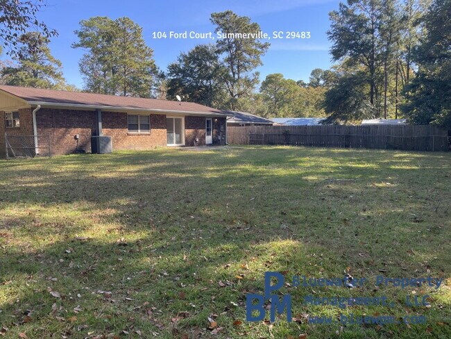 Building Photo - Remodeled Home - New LVP Flooring, Paint, ...