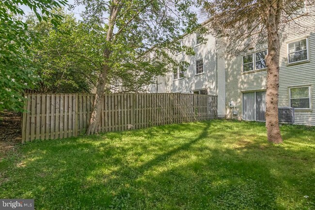Building Photo - 3025 Ellenwood Dr