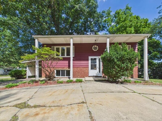 Building Photo - 1323 Hilton Dr