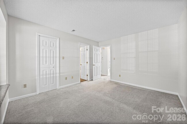 Building Photo - 2920 Iron Gate Ln