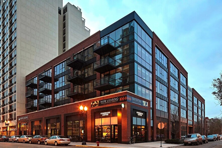 Building Photo - 211 W Scott St