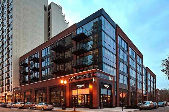 Building Photo - 211 W Scott St