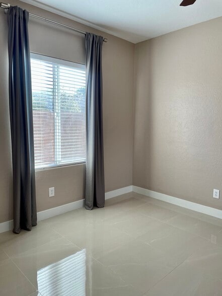 Building Photo - 2705 Mintlaw Ave