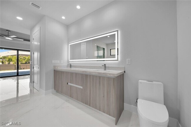 Building Photo - 436 NW 38th Ave