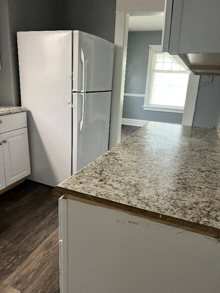 Building Photo - 104 Charles Ave