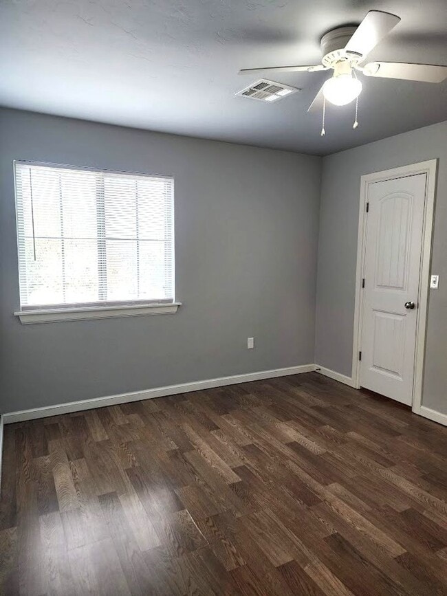 Building Photo - Campbell St Duplex