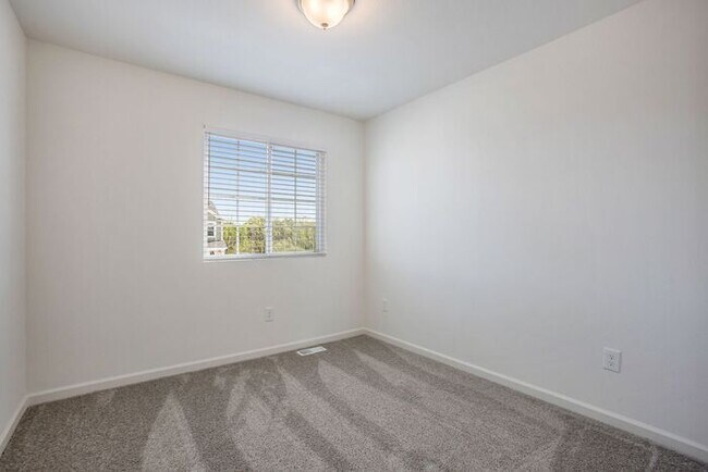 Building Photo - 2644 Blooming Bud Ln