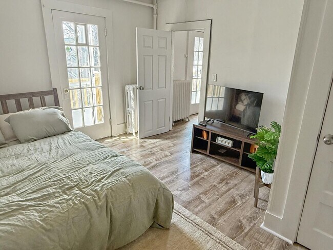 Building Photo - 5-7 Rock City Rd