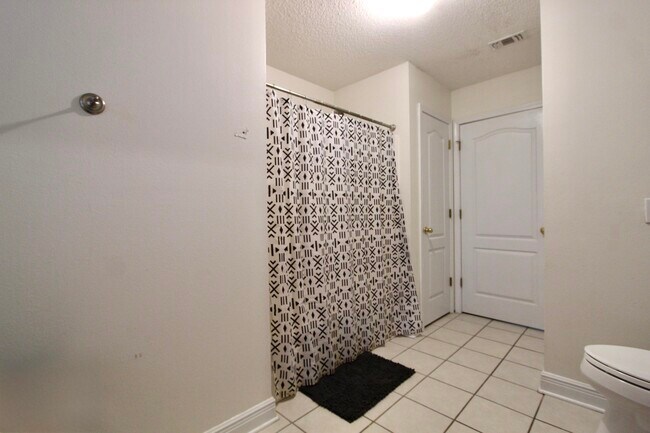 Building Photo - 624 Territory Ln