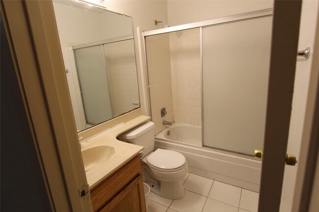 Building Photo - 2823 Chimneystone Cir