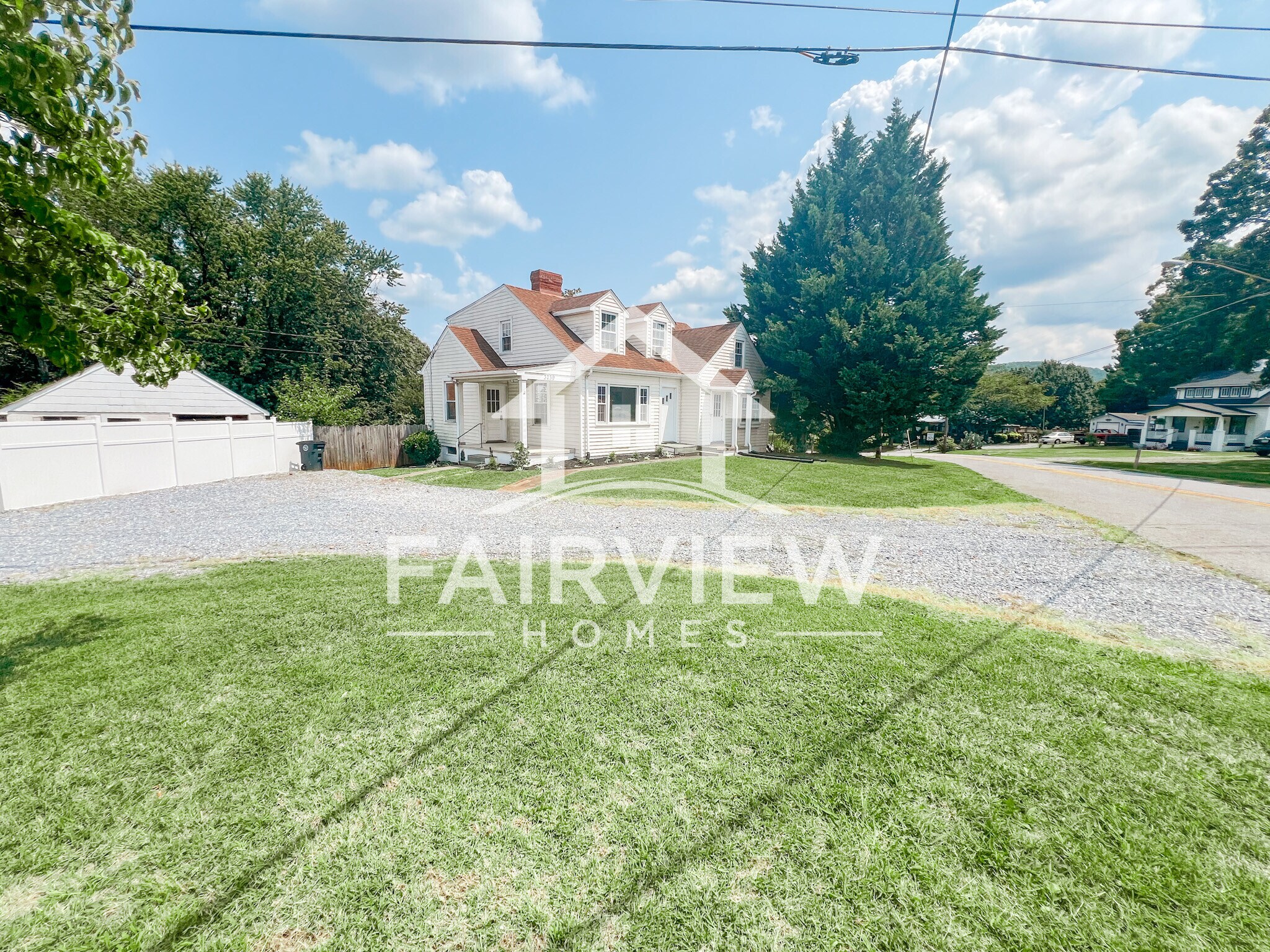 Building Photo - 3239 Mayflower Dr