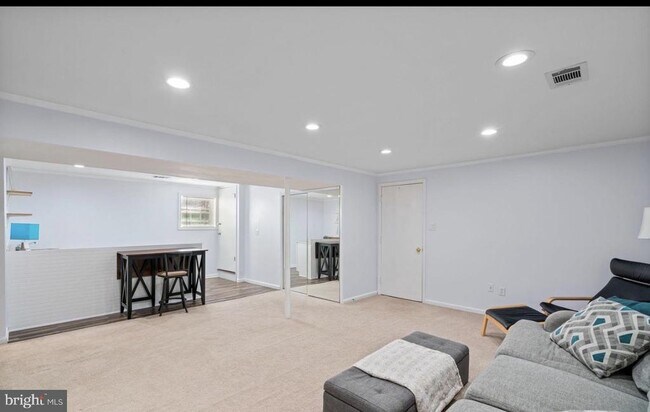 Building Photo - 11611 Vale Rd