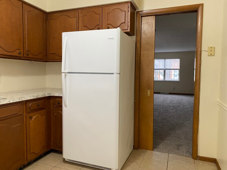 Eat-in Kitchen - 3933 Clareridge Dr