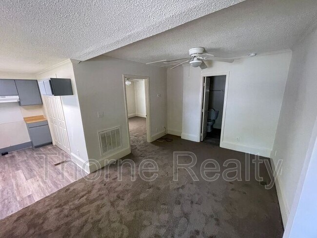 Building Photo - 324 Trevathan St