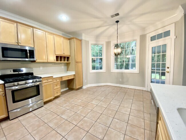 Building Photo - 4-Bedroom Home with Loft and Office for Re...