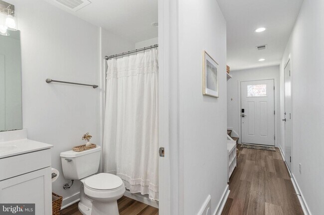 Building Photo - 308 Douglas Ave