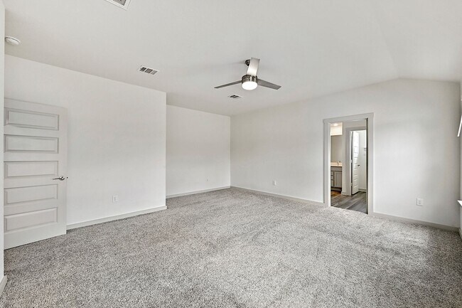 Building Photo - Spacious & Stylish Living in Liberty Hill