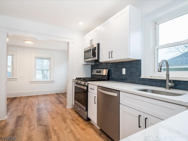 Building Photo - 14 Ravine Ave