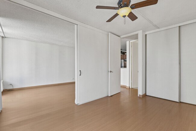 Building Photo - Corner 1BR in Waikiki - Diamond Head Views, All Utilities Included