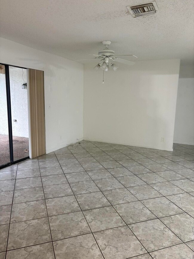 Building Photo - 6269 Woodbury Rd