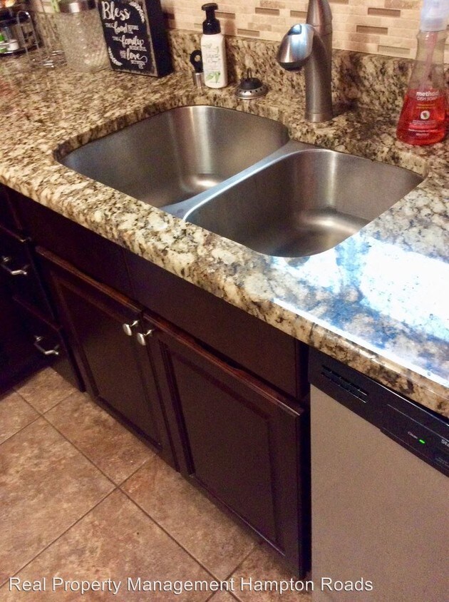 3 Br 2 5 Bath House 1101 Smith St Norfolk Va Apartment Finder