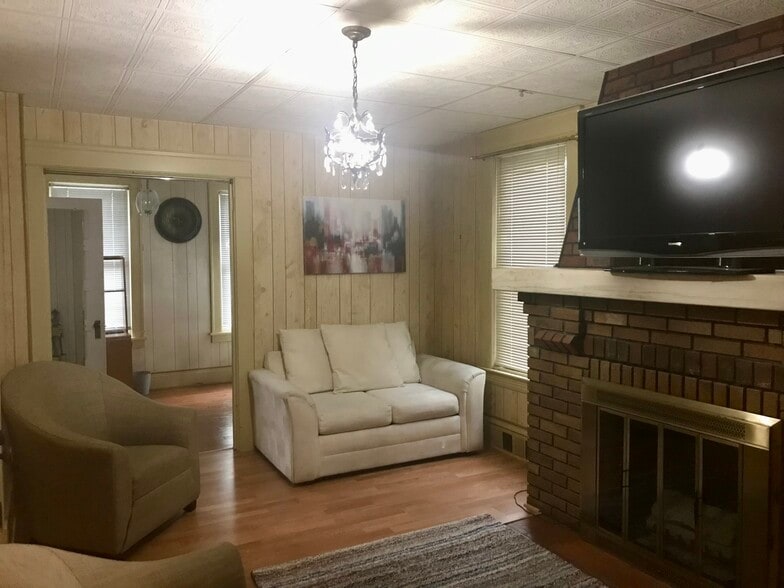 Building Photo - 2127 Prior Ct