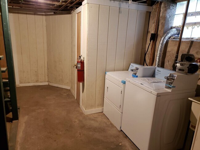 Building Photo - 7128 Boyer St