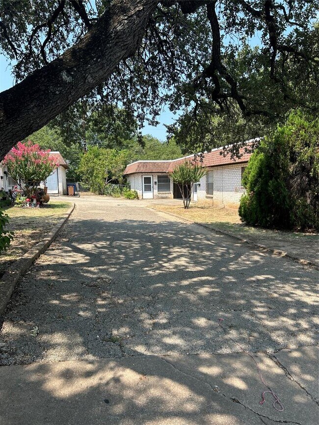 Primary Photo - 2605 Trailside Dr