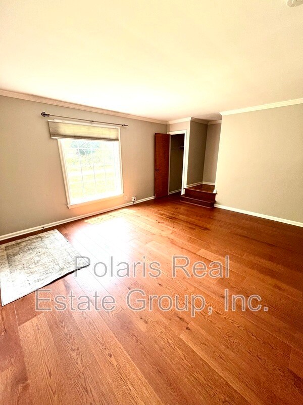 Building Photo - 4702 Rookwood Ave