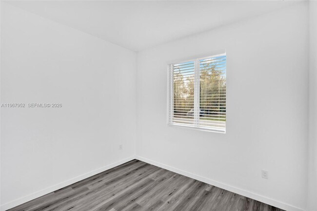 Building Photo - 719 Little Rock St E