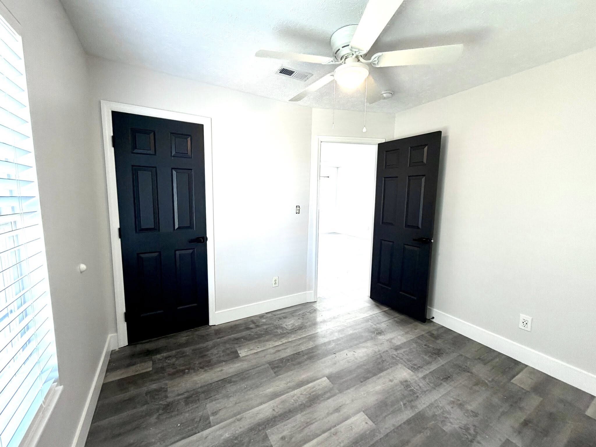 Second floor secondary bedroom with ceiling fan - 1200 Bugle Bluff Ct