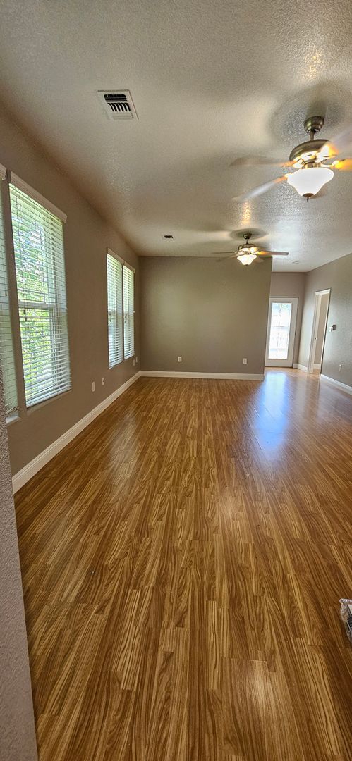 Building Photo - G Street 6 Plex