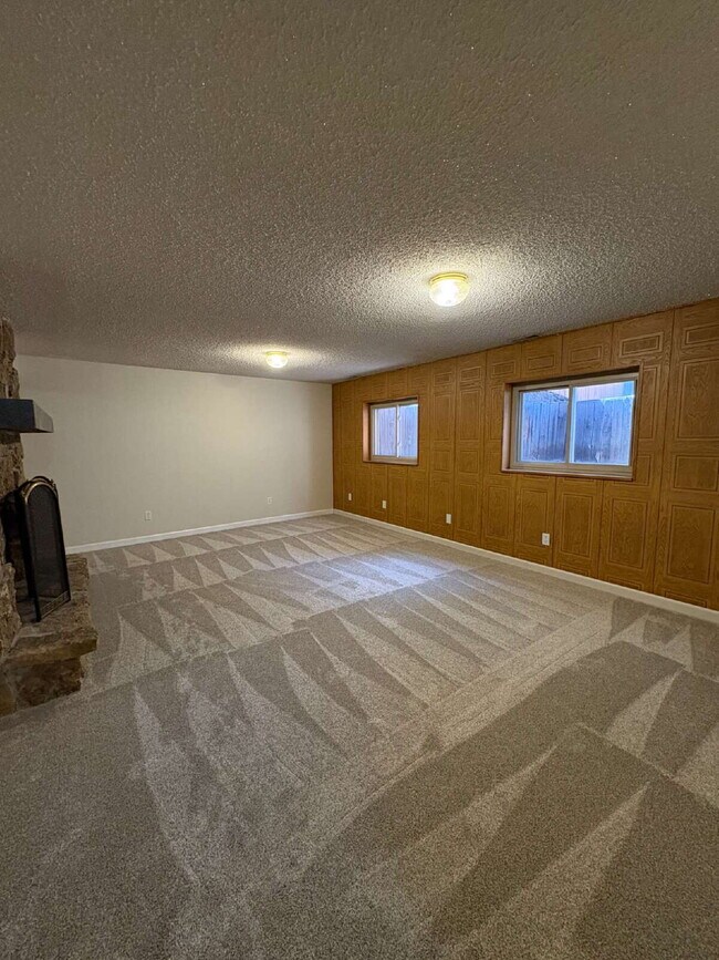 Building Photo - 5 Bedroom - Pulpit Rock