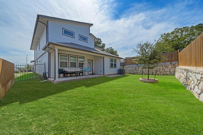 Building Photo - 14008 Zuhause Dr