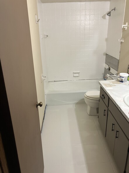 2 nd flr full bathroom - 9165 W Allerton Ave